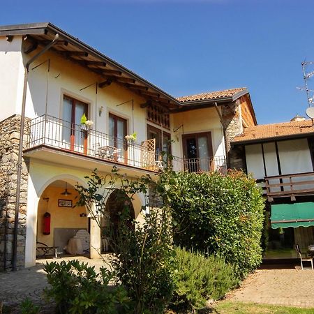 ホテル Casa Patrone Nebbiuno エクステリア 写真
